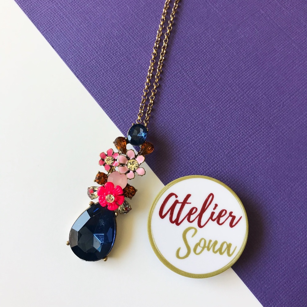 Floral Pendant Necklace